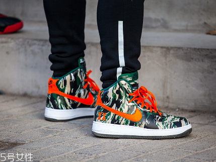 運(yùn)動(dòng)鞋濕水怎么處理？濕水后要立即風(fēng)干