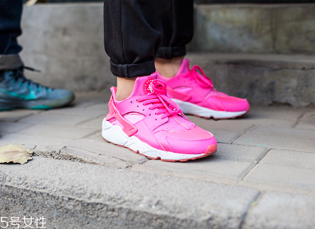 運動鞋發(fā)霉了怎么洗掉？霉斑清理要及時