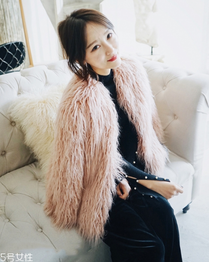 粉色外套怎么搭配？粉嫩少女系穿搭