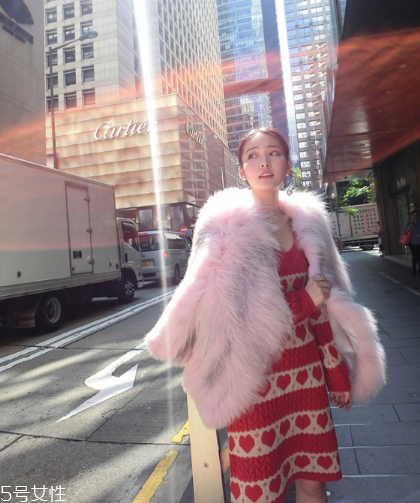 粉色外套怎么搭配？粉嫩少女系穿搭