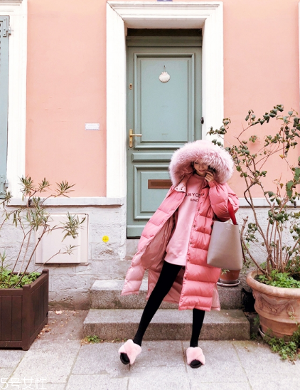 粉色外套怎么搭配？粉嫩少女系穿搭