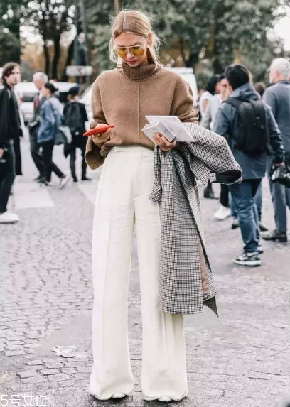 闊腿褲搭配什么毛衣？這個(gè)春天這樣穿