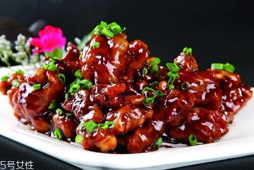 糖醋排骨用冰糖還是白糖 白糖更甜 糖醋排骨用冰糖還是白糖 白糖更甜