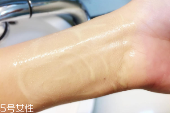 阿瑪尼粉底液脫妝嗎？4小時(shí)后要補(bǔ)妝