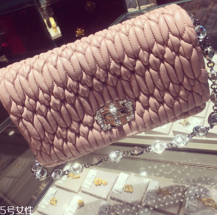 miumiu是幾線品牌？最具有少女心的時(shí)尚品牌