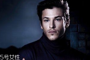 男士香水怎么噴效果最好？4種噴法告別平庸