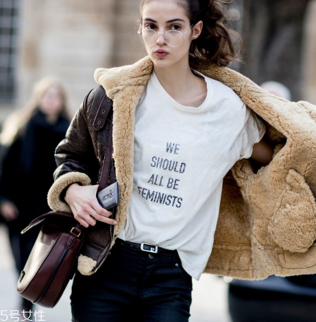 大衣搭配什么包包？小細節(jié)讓你脫穎而出