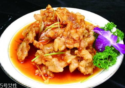 鍋包肉可以用面粉嗎 選用淀粉才行 鍋包肉可以用面粉嗎 選用淀粉才行