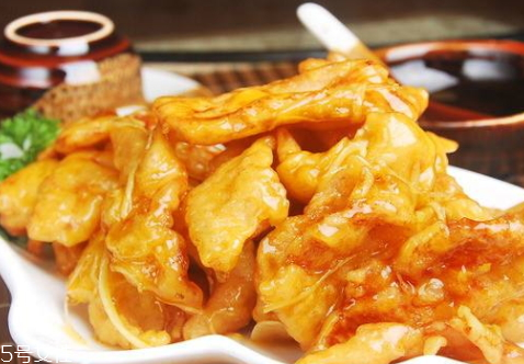 鍋包肉可以用面粉嗎 選用淀粉才行 鍋包肉可以用面粉嗎 選用淀粉才行