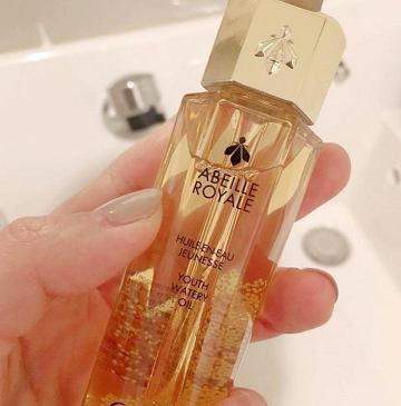 精華油有什么功效？三大功效拯救中年少女問題肌