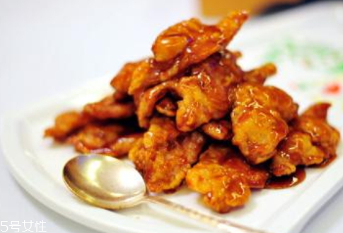 鍋包肉和糖醋里脊的區(qū)別 屬于不同的菜系 鍋包肉和糖醋里脊的區(qū)別 屬于不同的菜系