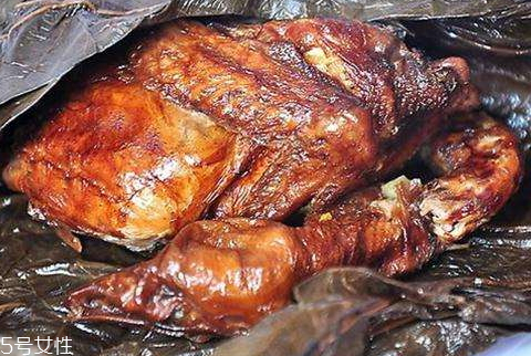 叫花雞用什么葉子包 荷葉包的清香 叫花雞用什么葉子包 荷葉包的清香