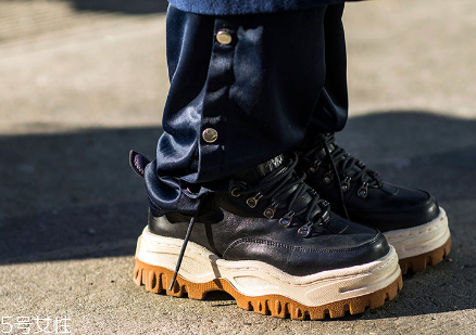 運(yùn)動(dòng)鞋里面怎么清洗？運(yùn)動(dòng)鞋清洗要仔細(xì)