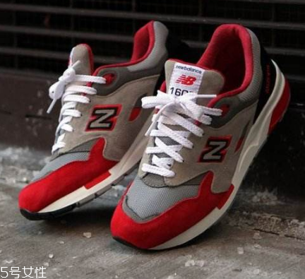 運(yùn)動鞋上有個n是什么牌子？街頭最火爆的運(yùn)動鞋品牌