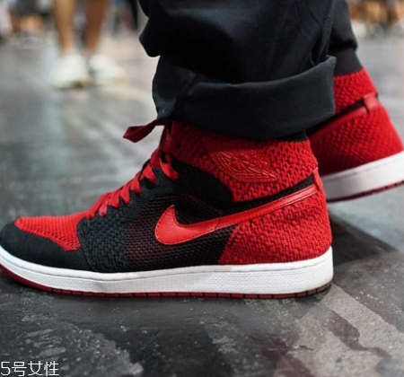 運(yùn)動(dòng)鞋最上面的兩個(gè)孔是干什么用的？