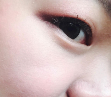 KATE眼影飛粉嗎？持久不飛粉