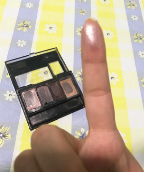 KATE眼影飛粉嗎？持久不飛粉