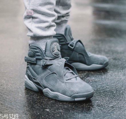 運(yùn)動(dòng)鞋上的膠怎么去掉？用香蕉水就能輕松洗掉