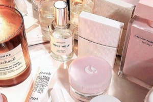 精華油有什么功效？三大功效拯救中年少女問(wèn)題肌