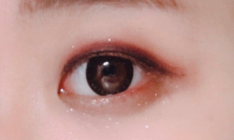 愛麗小屋十色眼影盤哪個(gè)好看？酒紅色非常好看