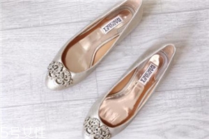 badgley mischka是幾線品牌？穿上它讓婚禮不留遺憾