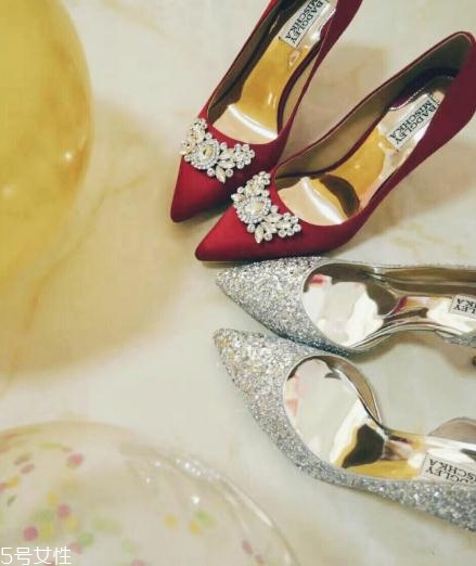 badgley mischka是幾線品牌？穿上它讓婚禮不留遺憾