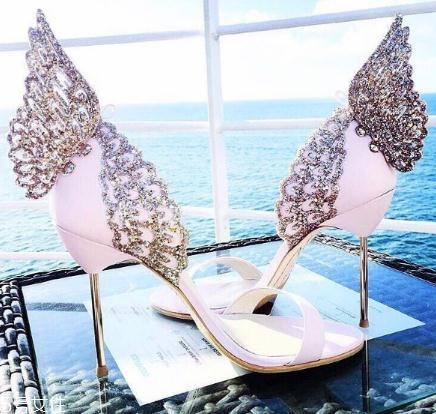 sophia webster是什么檔次？新星設(shè)計師圓你公主夢