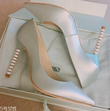 sophia webster是奢侈品嗎？在足間翩然起舞