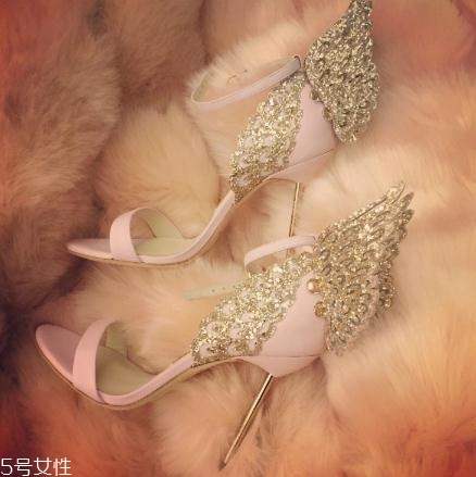 sophia webster是奢侈品嗎？在足間翩然起舞