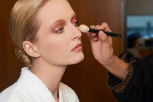 nars極光亮顏粉底液怎么樣？