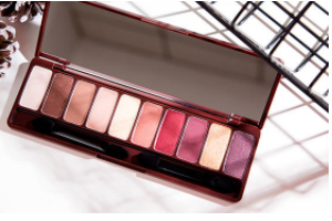 愛麗小屋十色眼影盤哪個好看？酒紅色非常好看