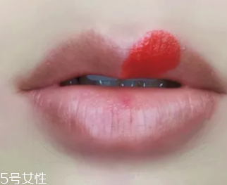 絲絨口紅和啞光哪個好？正式場合用啞光