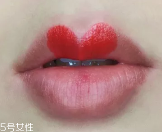 絲絨口紅和啞光哪個好？正式場合用啞光