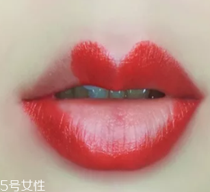 絲絨口紅和啞光哪個好？正式場合用啞光