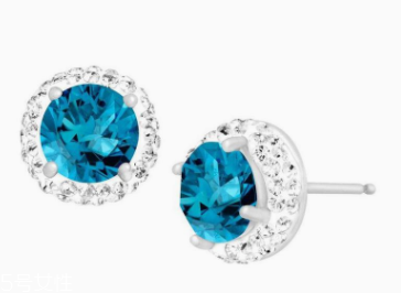 什么材質(zhì)的耳釘不過敏？純銀耳釘解決耳朵腫痛