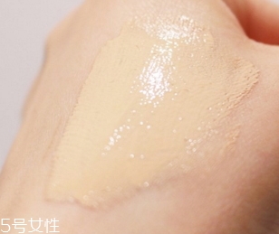 dior迪奧和香奈兒粉底液哪個好？