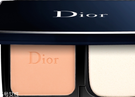 dior迪奧和香奈兒粉餅?zāi)膫€好？