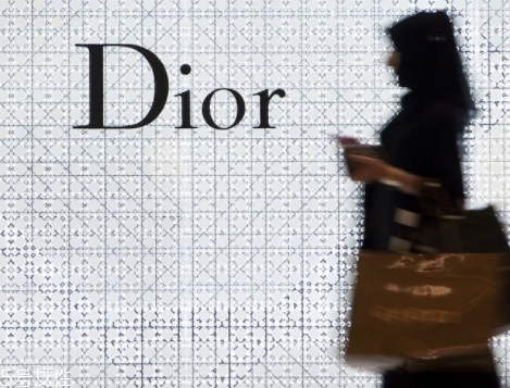 dior迪奧和香奈兒化妝品哪個(gè)好？檔次更高