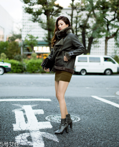 羊羔絨外套配什么鞋子？三款搭配出街不用愁