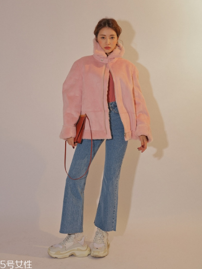 羊羔絨外套配什么褲子？讓你開春美個夠