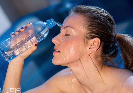 日立n4000如何辨別真假 導(dǎo)入護(hù)膚品營養(yǎng)效果好 日立n4000如何辨別真假 導(dǎo)入護(hù)膚品營養(yǎng)效果好