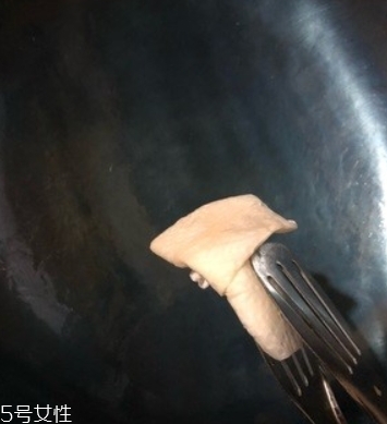 章丘鐵鍋怎么開(kāi)鍋？臻三環(huán)鐵鍋開(kāi)鍋教程