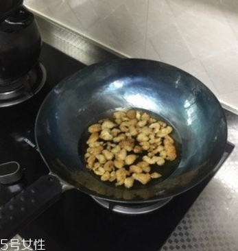 章丘鐵鍋怎么開(kāi)鍋？臻三環(huán)鐵鍋開(kāi)鍋教程