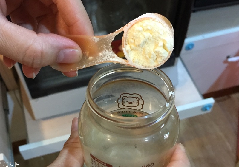 水解奶粉和普通奶粉的區(qū)別 奶粉迷思全解析 水解奶粉和普通奶粉的區(qū)別 奶粉迷思全解析