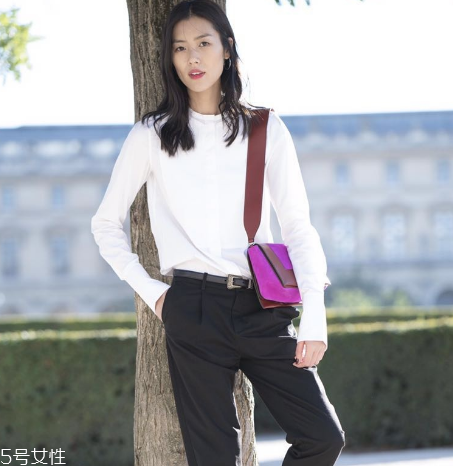 celine在哪個(gè)國家買最便宜？明星們的街拍新寵