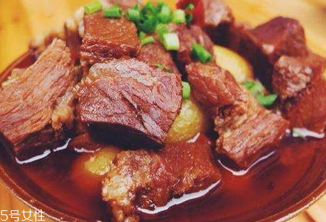 紅燒牛肉用什么部位好 牛腩和牛腱最好 紅燒牛肉用什么部位好 牛腩和牛腱最好