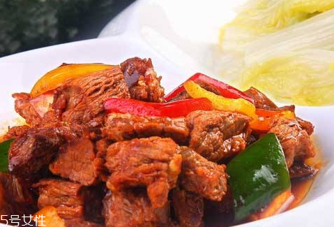 紅燒牛肉用什么部位好 牛腩和牛腱最好 紅燒牛肉用什么部位好 牛腩和牛腱最好