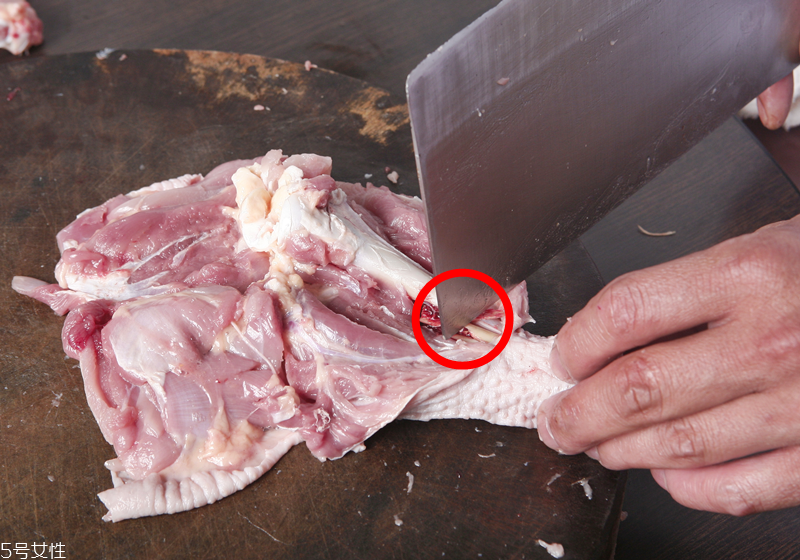生雞腿怎么去骨頭 剔雞腿骨步驟 生雞腿怎么去骨頭 剔雞腿骨步驟