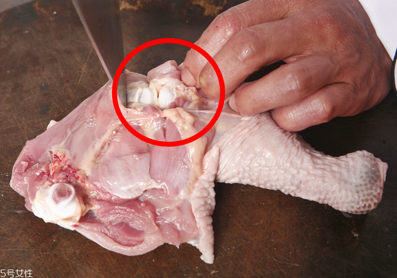 生雞腿怎么去骨頭 剔雞腿骨步驟 生雞腿怎么去骨頭 剔雞腿骨步驟