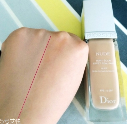 dior迪奧和阿瑪尼粉底液哪個好？